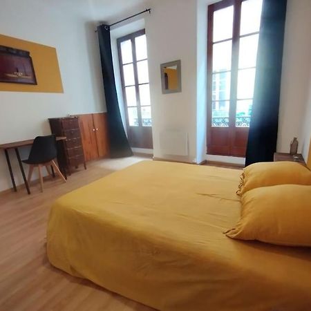 Appartement En Plein Centre. 카르팡트라 외부 사진