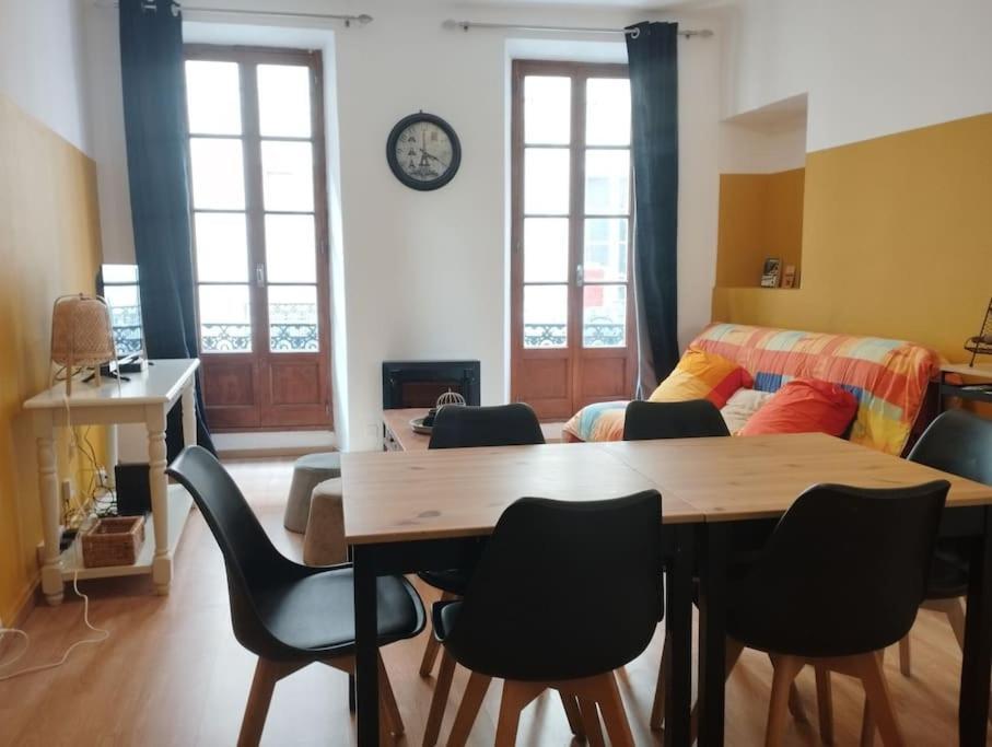 Appartement En Plein Centre. 카르팡트라 외부 사진