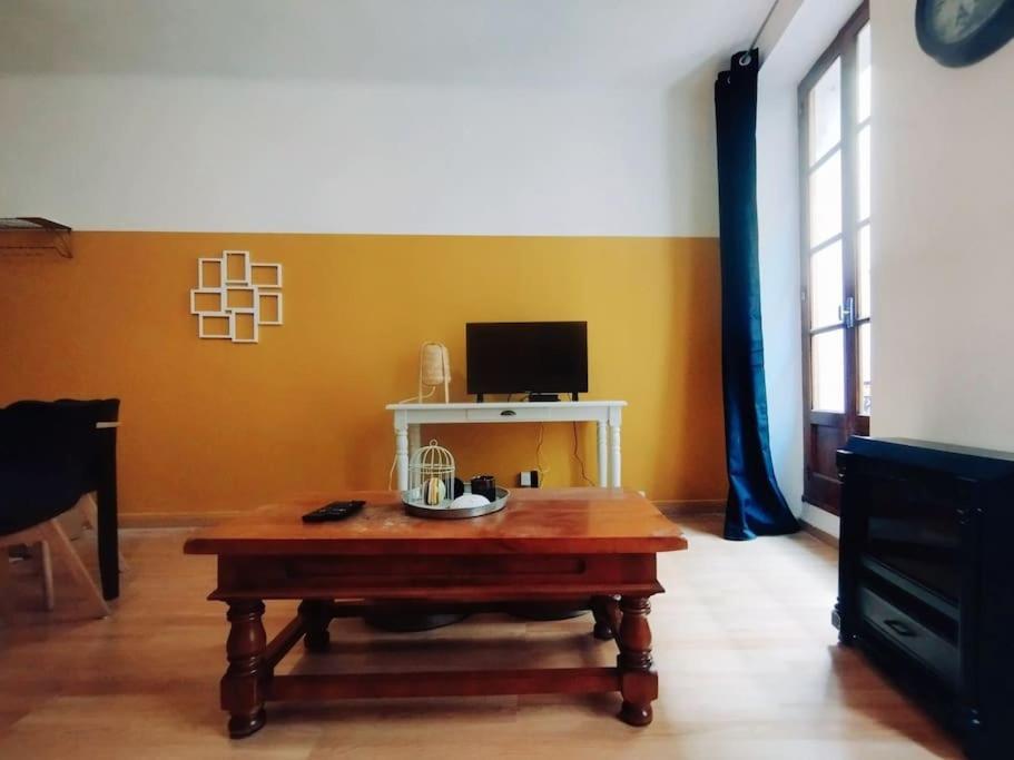 Appartement En Plein Centre. 카르팡트라 외부 사진